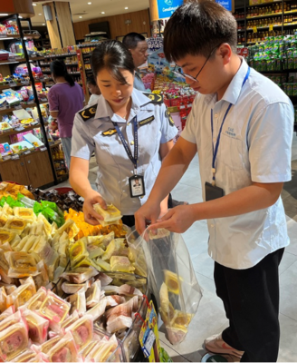 廣西興安縣市場監管局開展中秋月餅食品安全專項排查，保障節日期間食品銷售安全